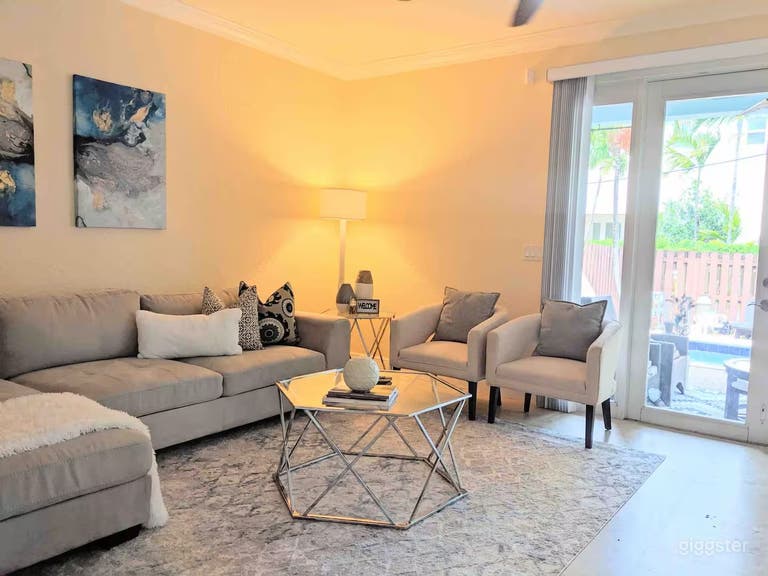  Chic & Cozy Poolside Home – Perfect for Shoots, Content 