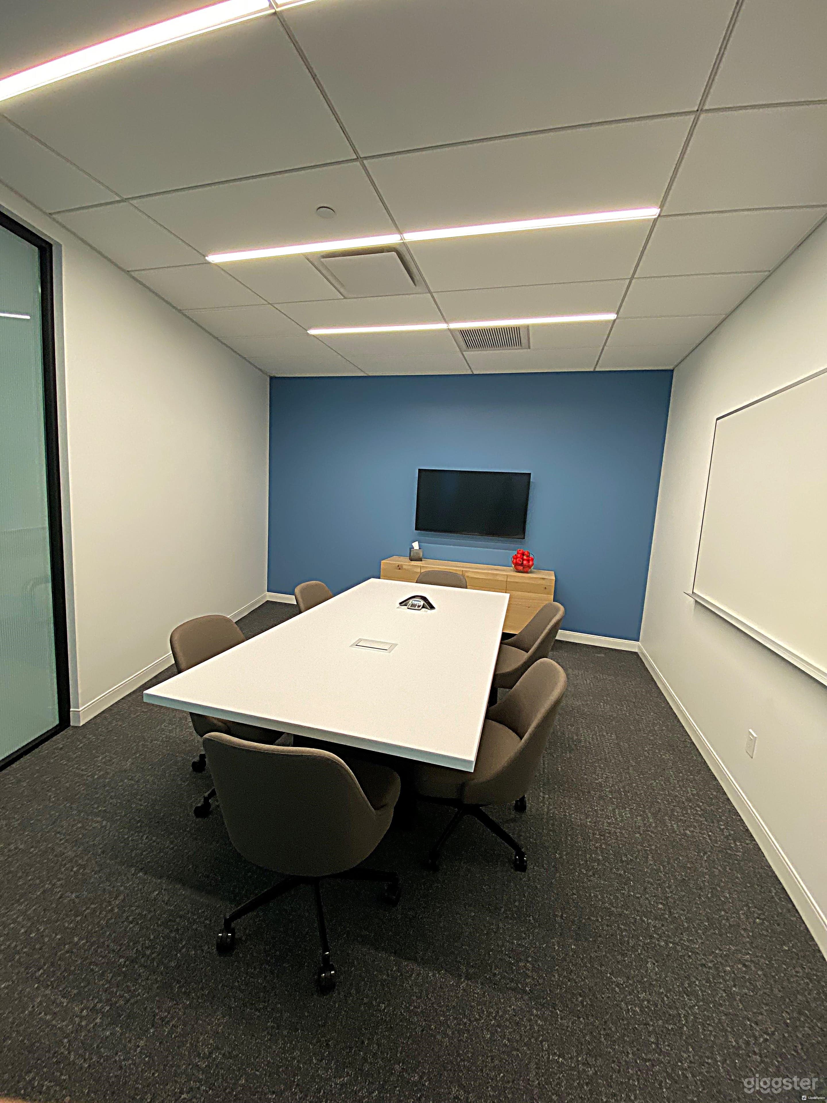 Fulton - 6 Person Meeting Room Photo 1