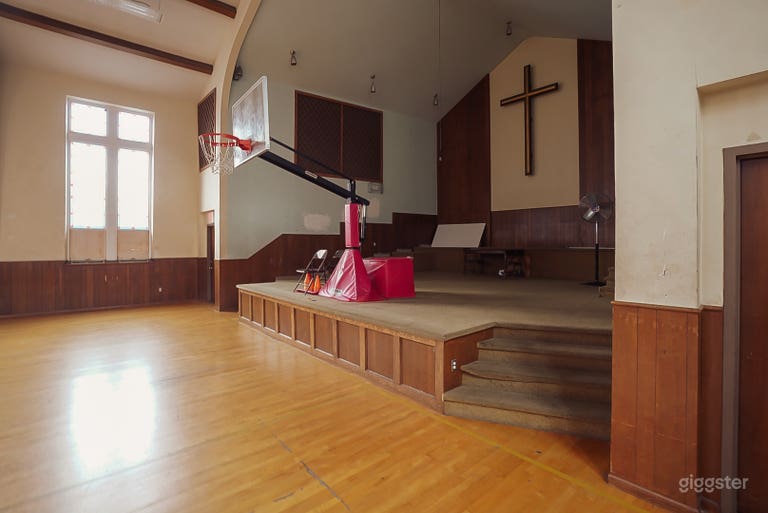  Spacious Retro Gym w/ High Ceilings, Natural Light 