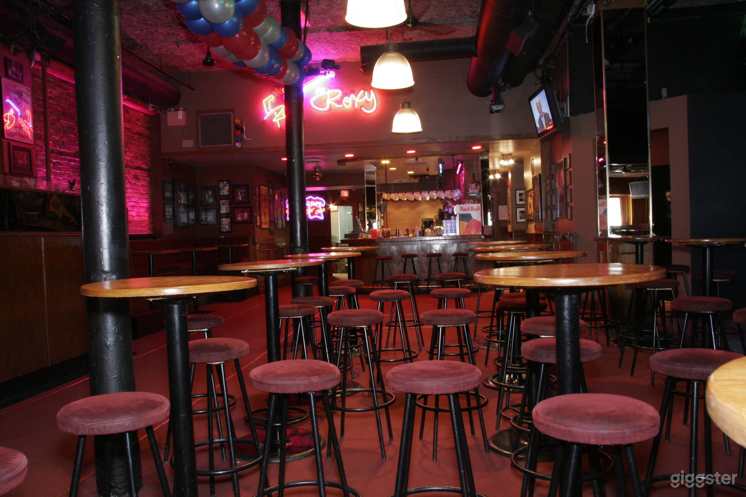 Night Club Cabaret,Rock-And-Roll Atmosphere Photo 3