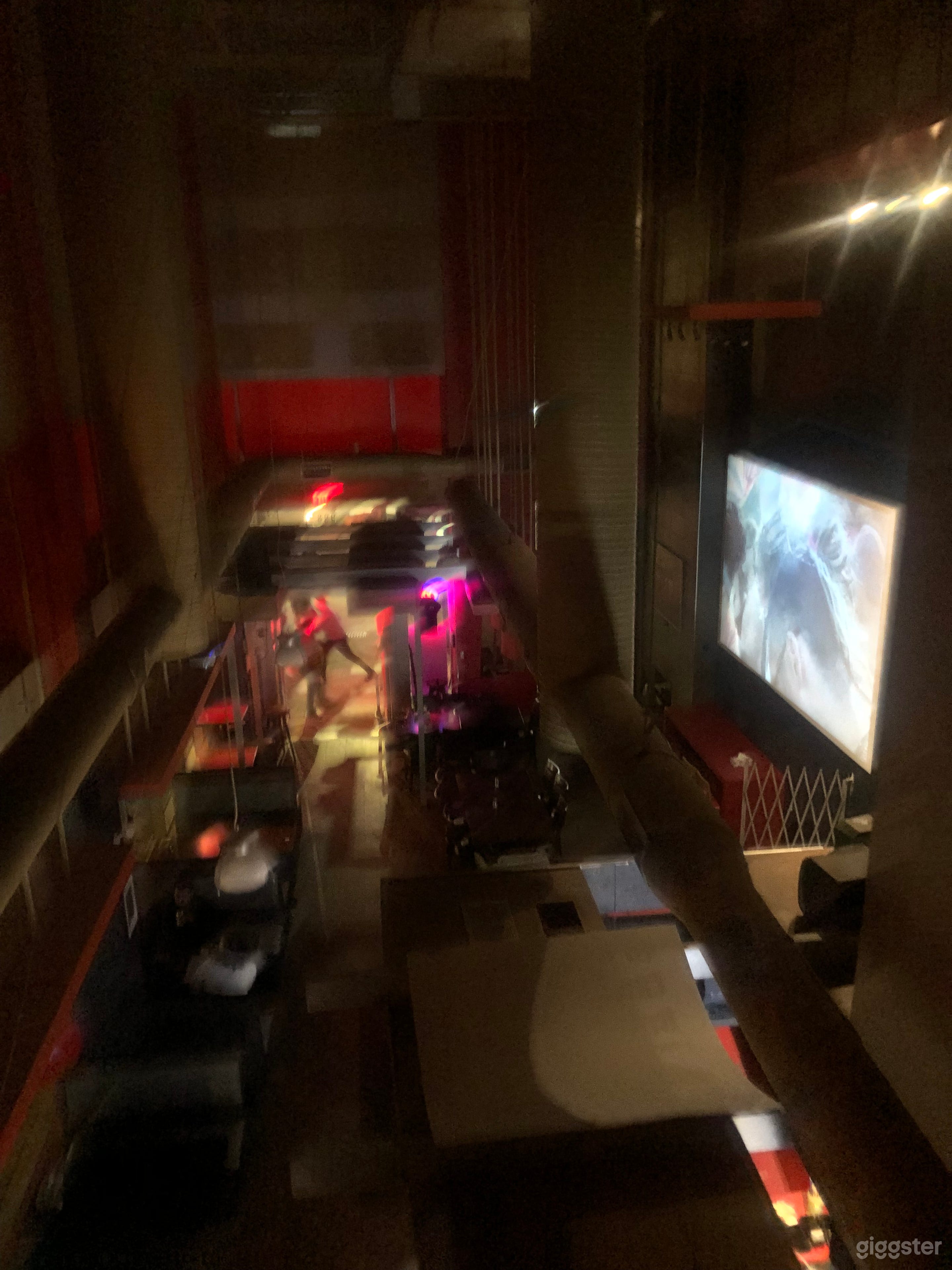 Entertainment bar and grill Photo 1