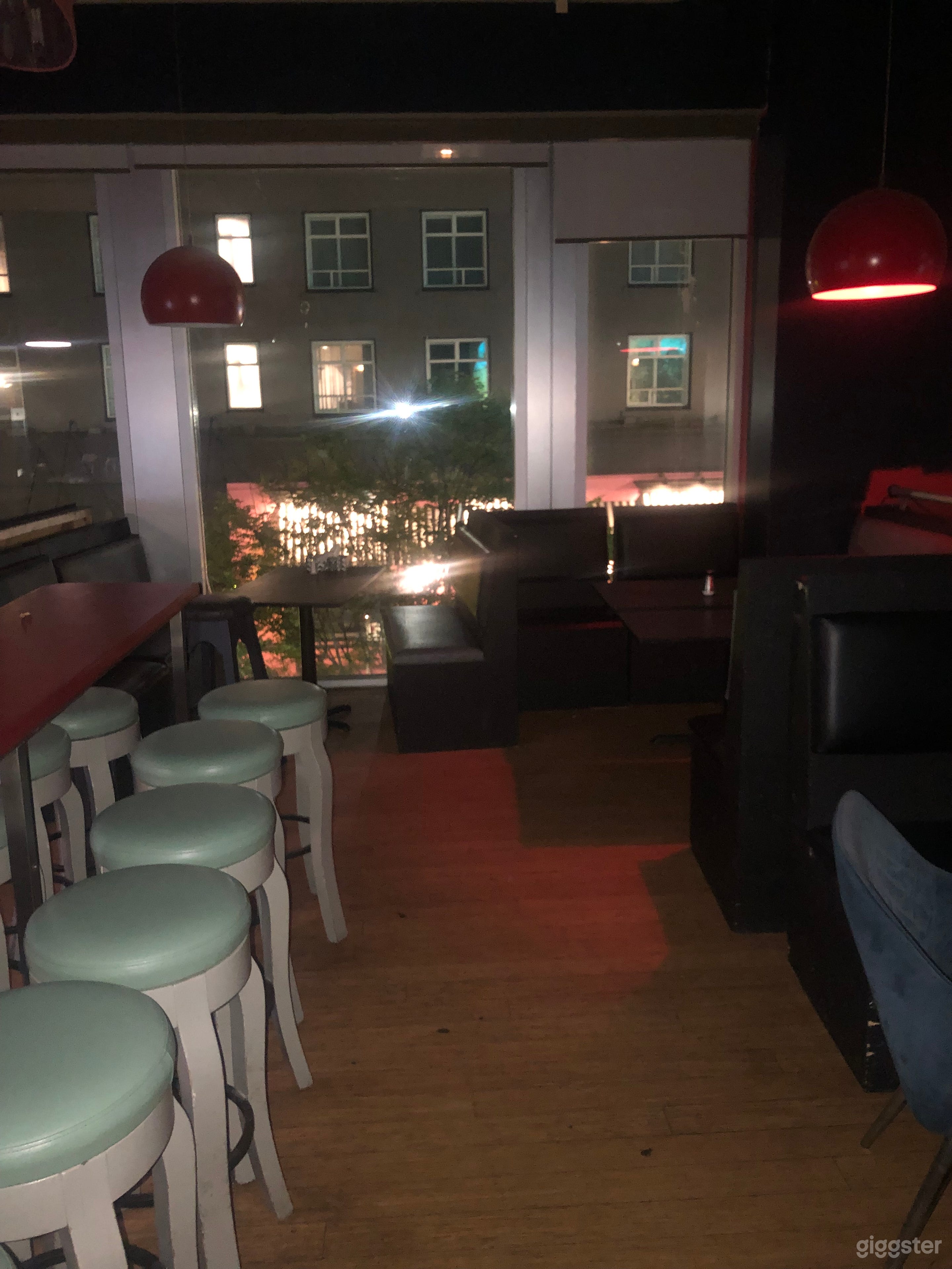 Entertainment bar and grill Photo 2