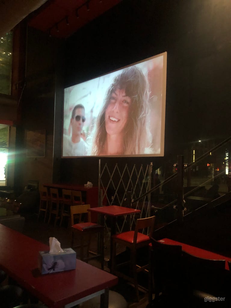  Entertainment bar and grill 