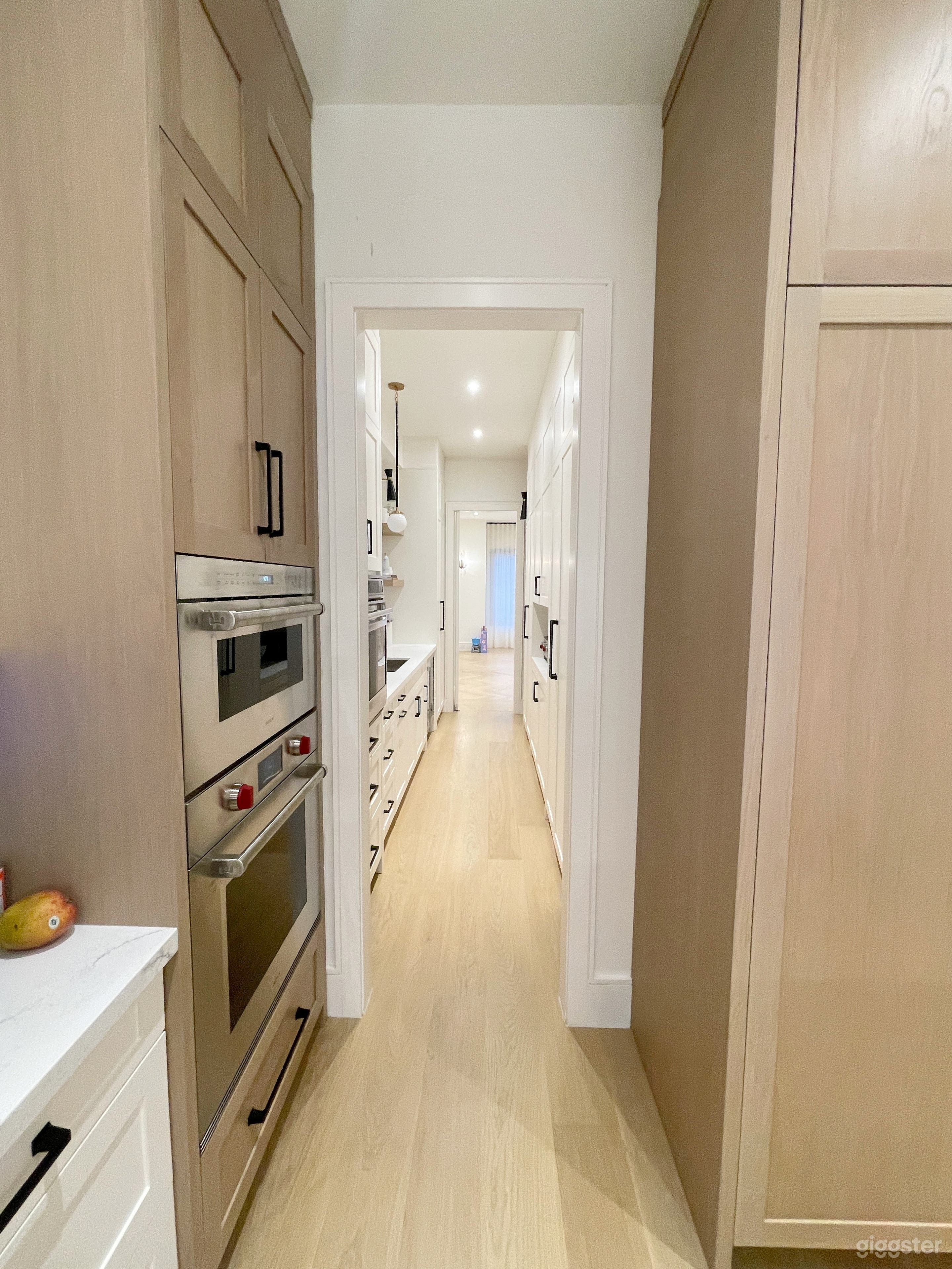 Modern Luxury Home with Pool - Bright &amp; Spacious Photo 4