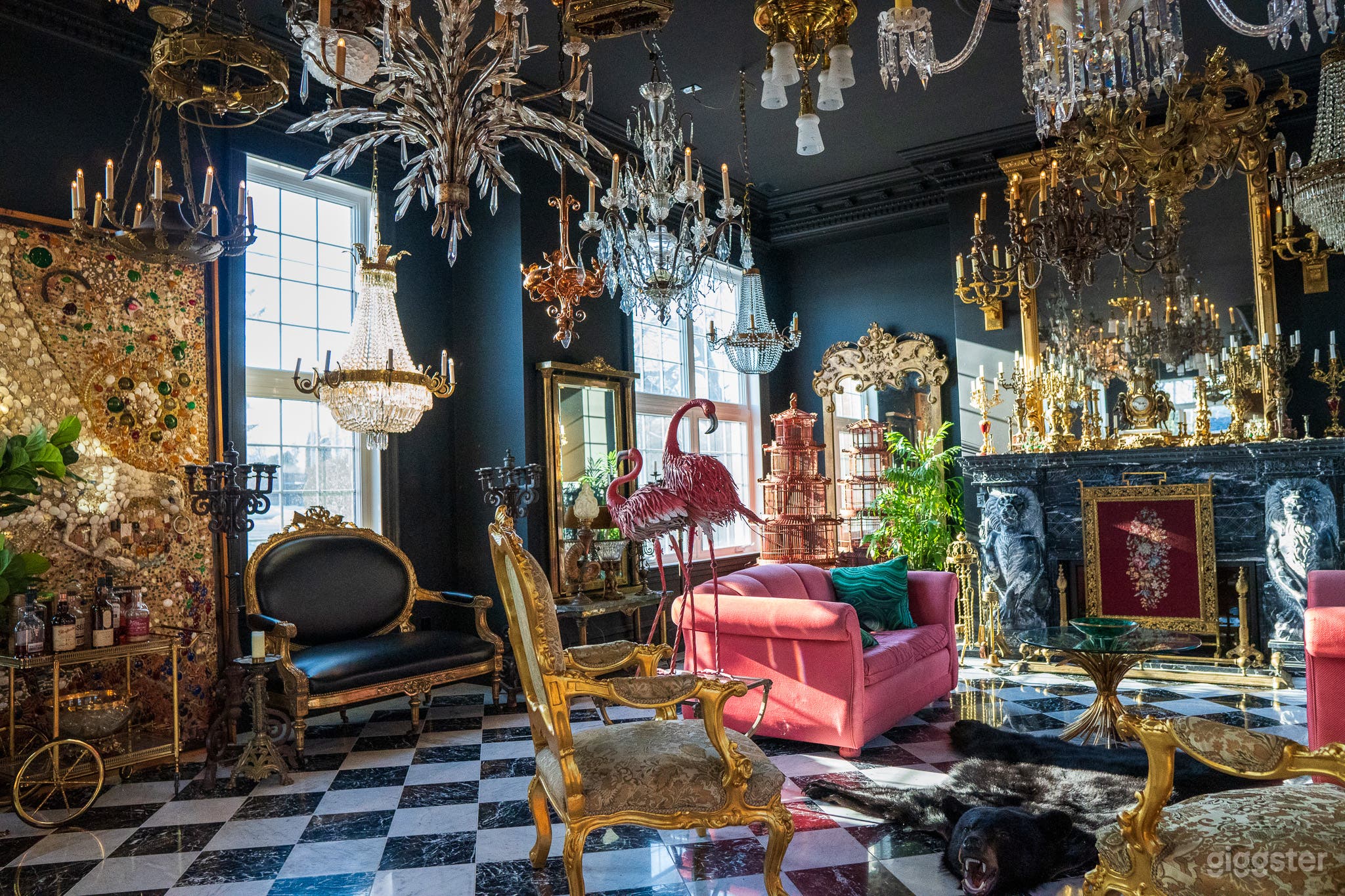Manoir Blackswan | Luxurious Dark Eclectic Design Photo 3