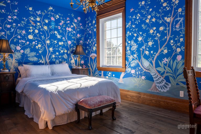  Manoir Blackswan | Luxurious Dark Eclectic Design 