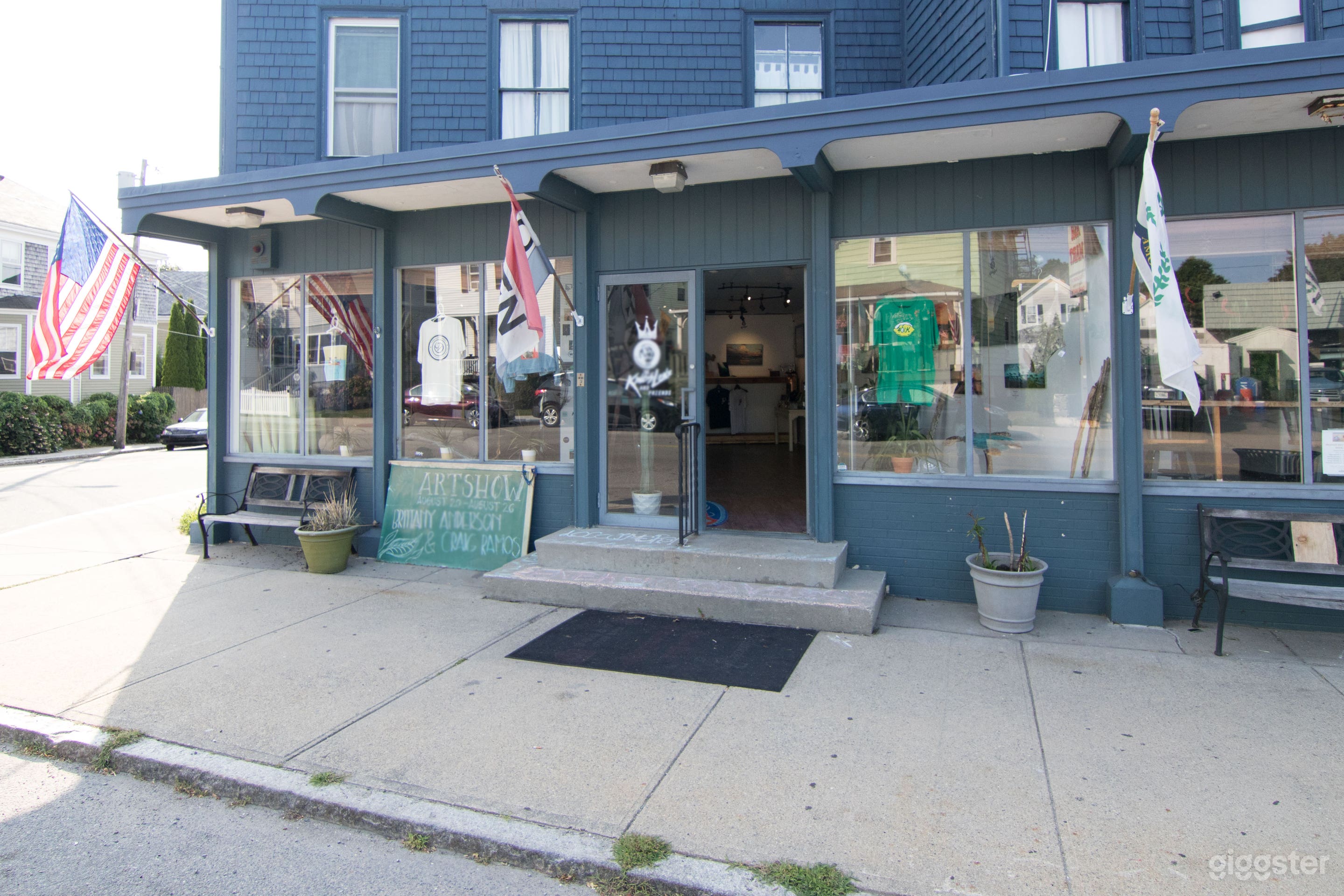 Bright Art Gallery In Downtown Newport Photo 4