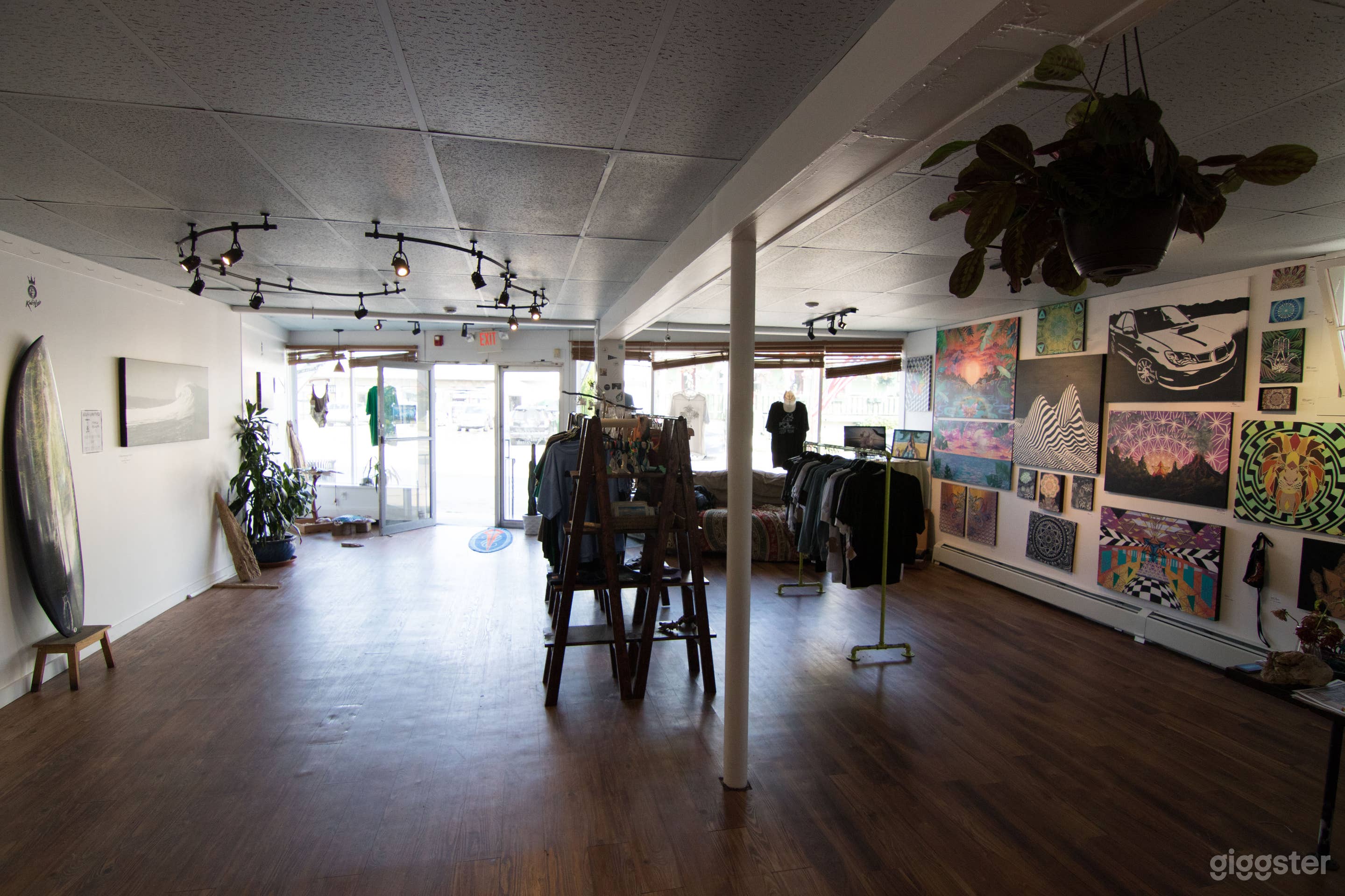 Bright Art Gallery In Downtown Newport Photo 1