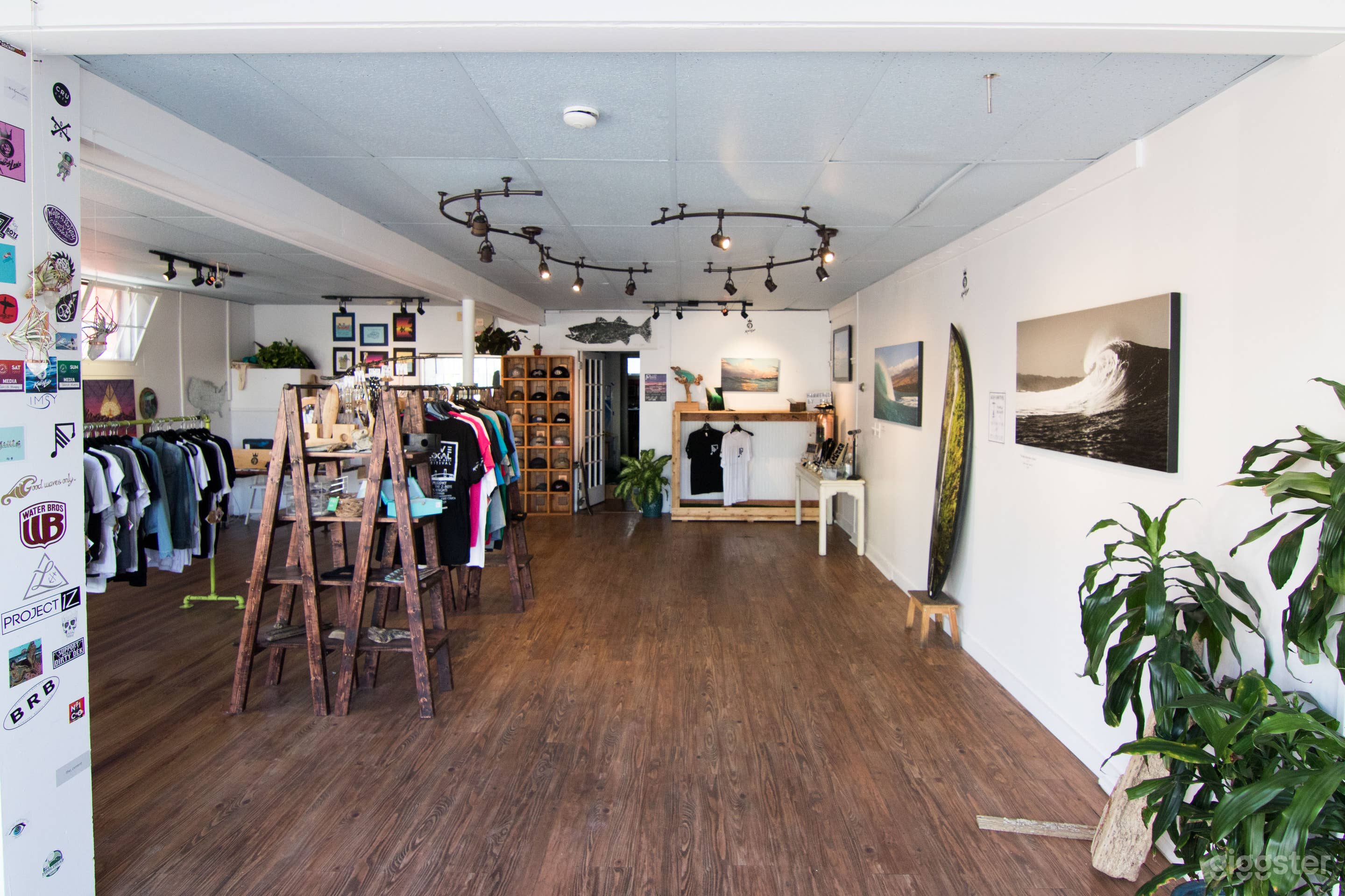 Bright Art Gallery In Downtown Newport Photo 2