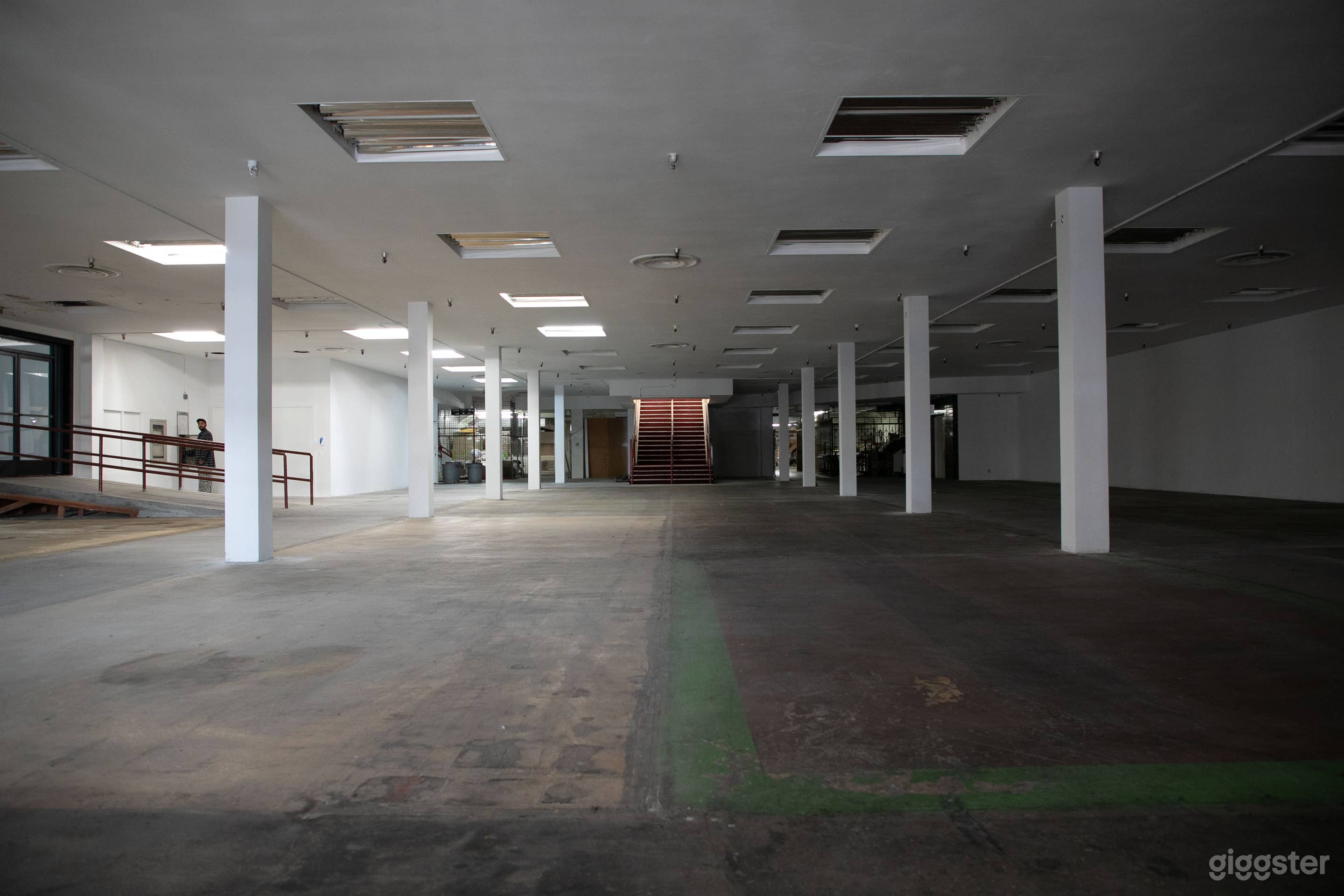 Industrial Multi Level Shopping Center Photo 2