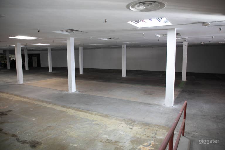  Industrial Multi Level Shopping Center 