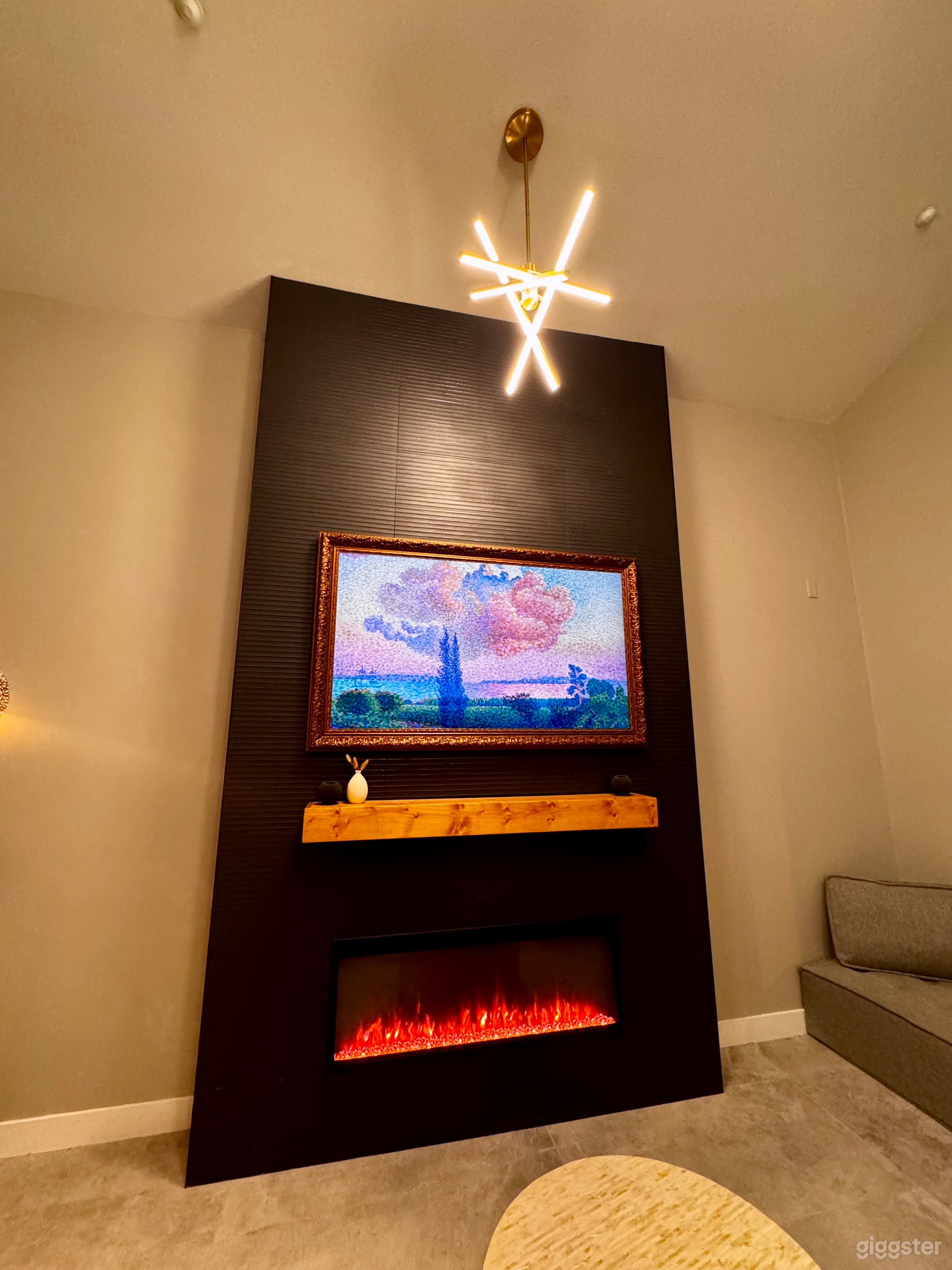 Modern Downtown Loft Photo 4