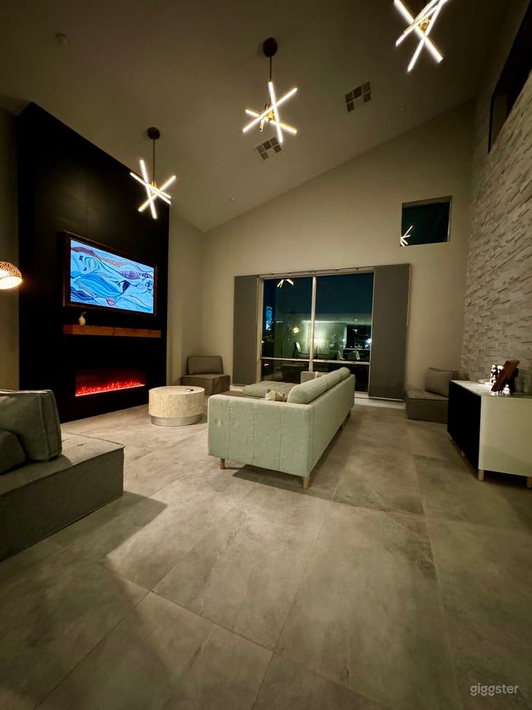  Modern Downtown Loft 