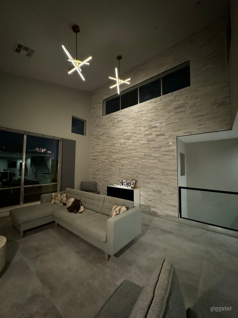  Modern Downtown Loft 