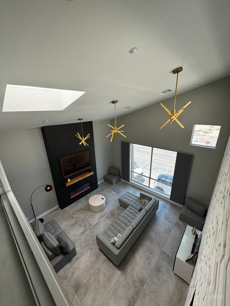  Modern Downtown Loft 