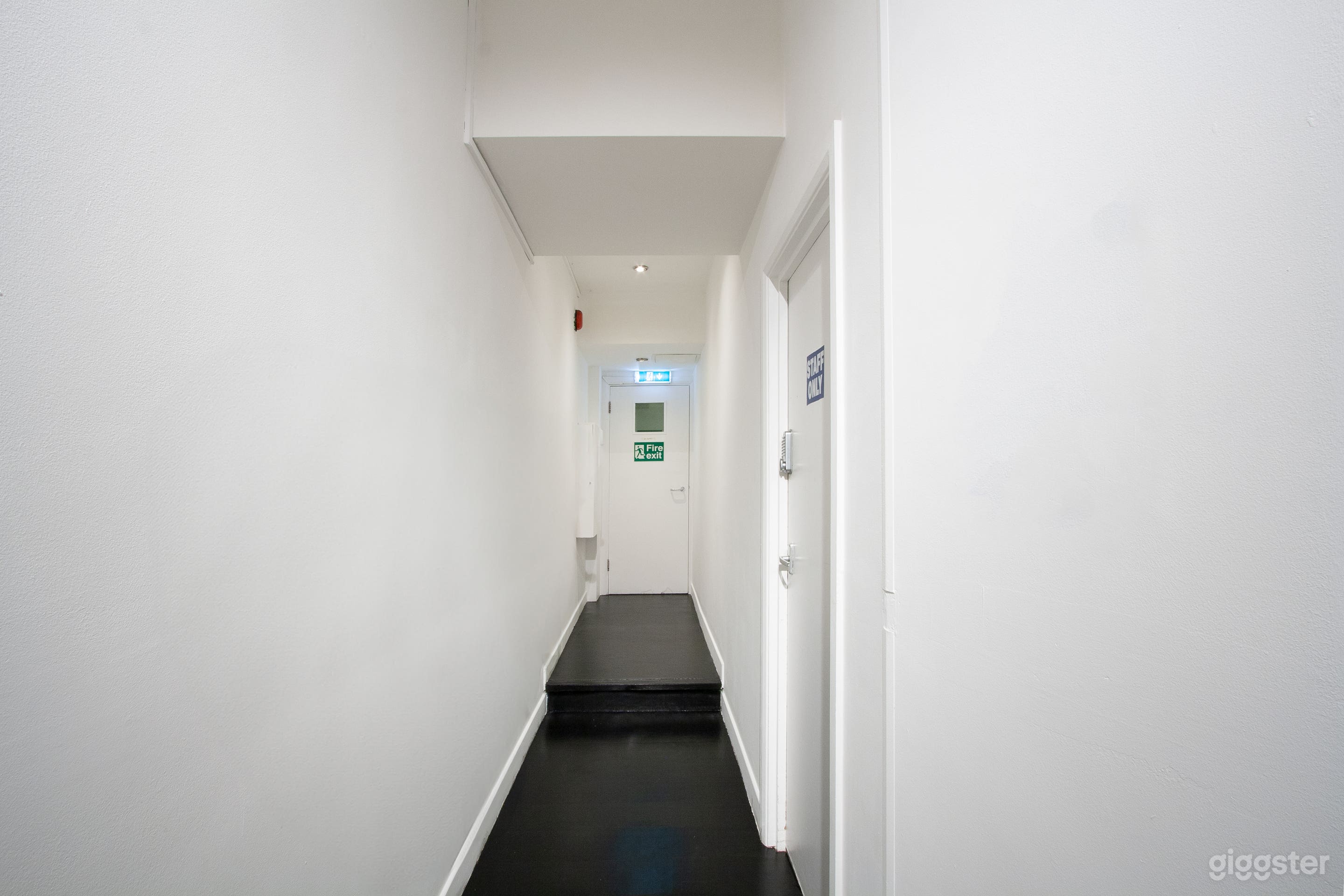 Gallery Corner Shop Photo 2