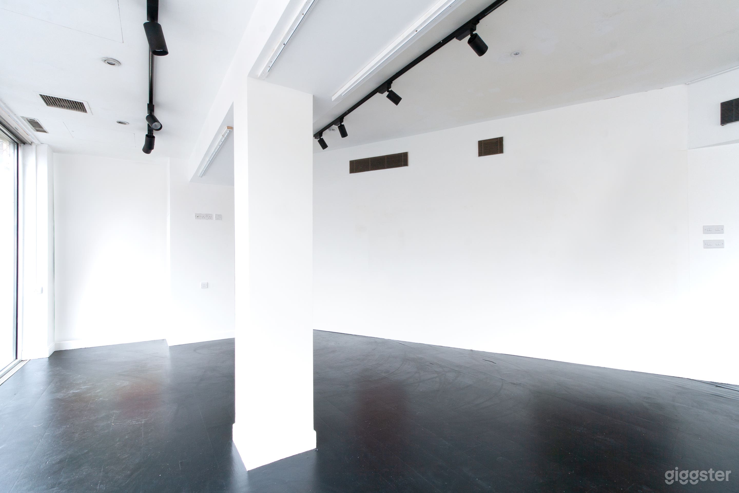 Gallery Corner Shop Photo 4