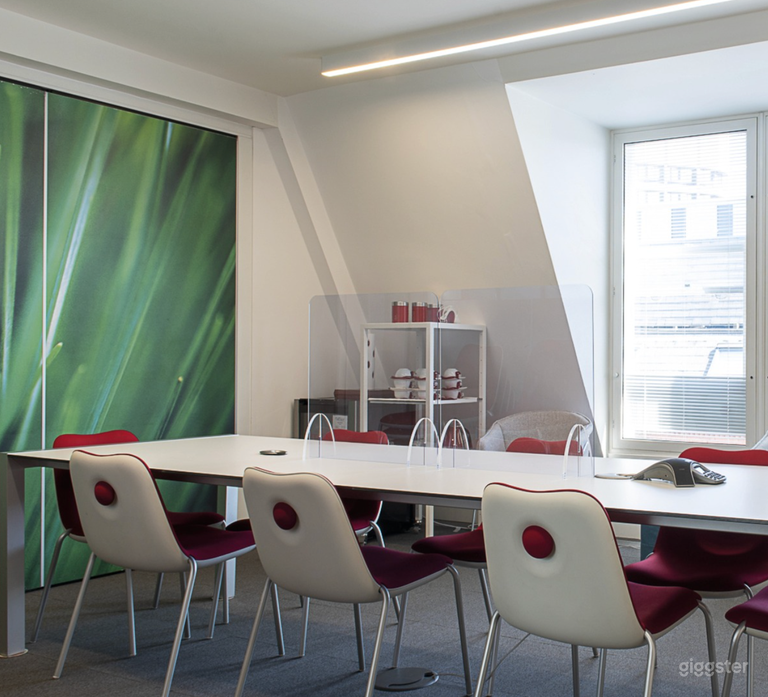  Combined Meeting and Conference Room 