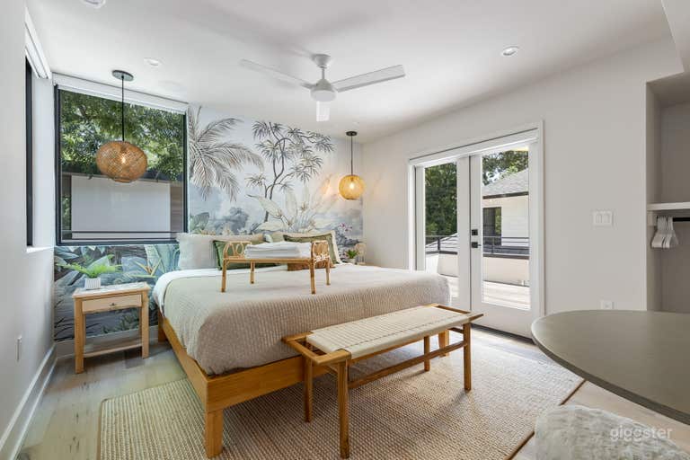  Masted bedroom with outdoor patio 