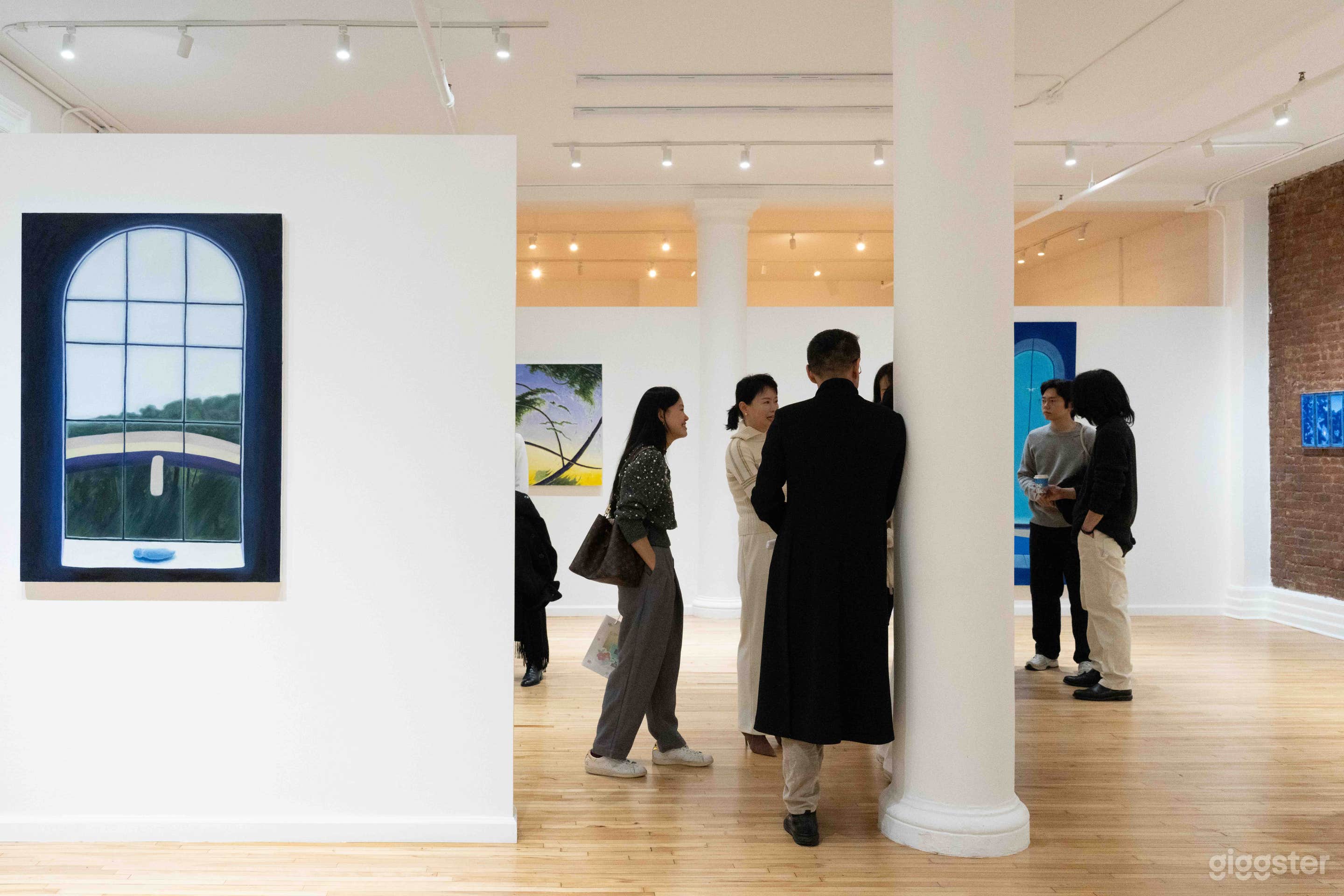 Art Gallery on 5th Avenue in Manhattan Photo 1