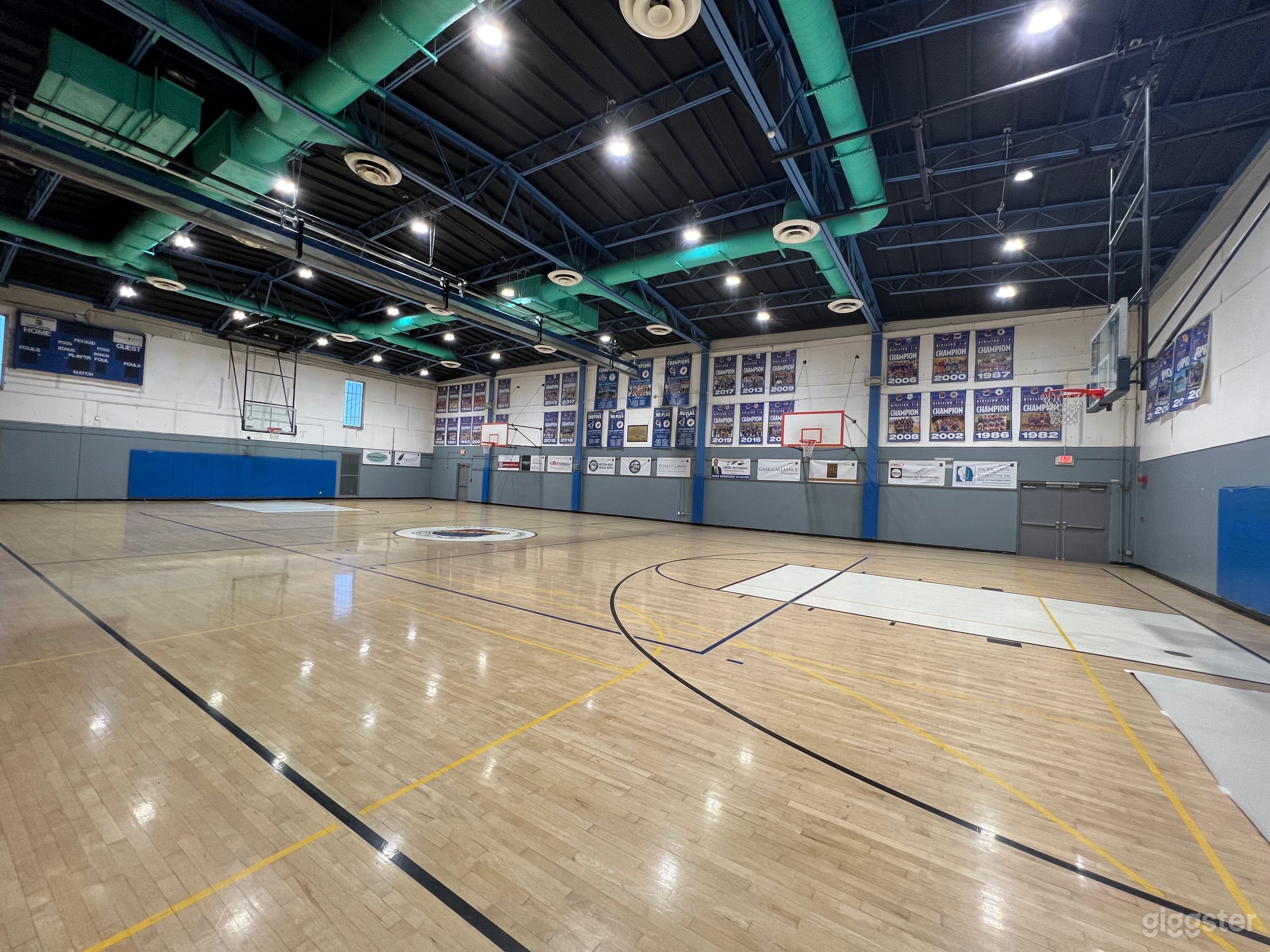 Multiple indoor basketball and gym for filming Photo 1