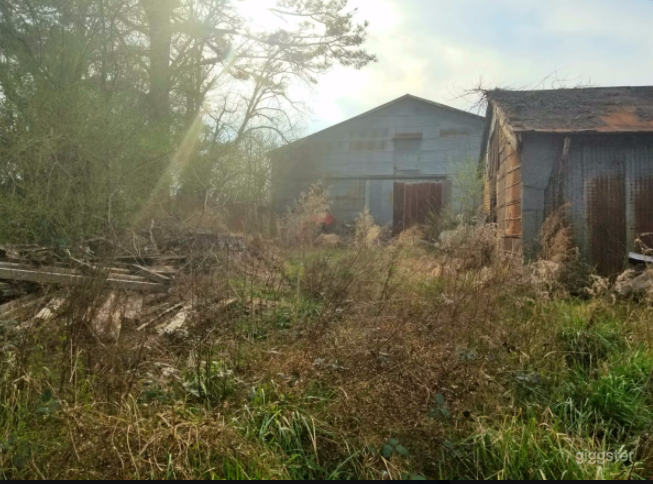 RUSTIC MAIN ST BARN Photo 2