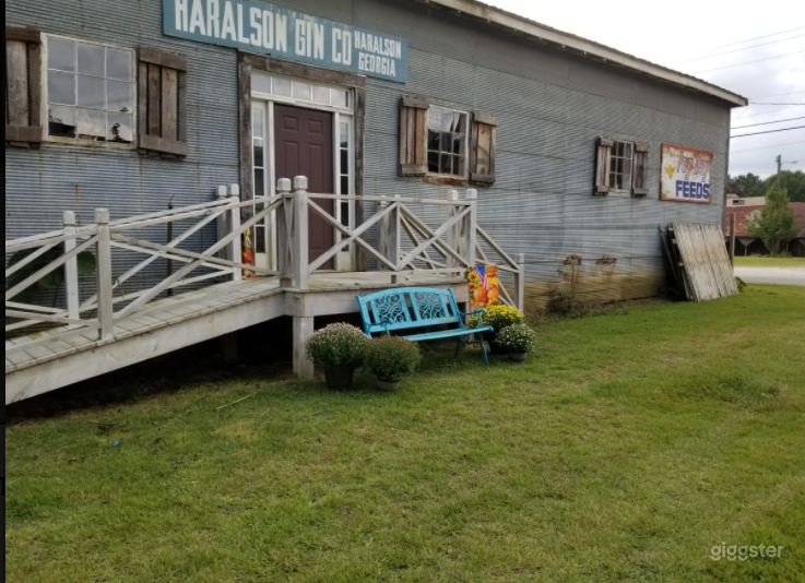RUSTIC MAIN ST BARN Photo 1