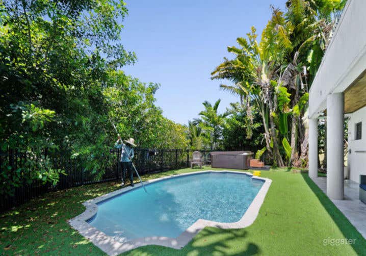  EXQUISITE WATERFRONT RETREAT: VILLA PERLA/POOL Photo 4