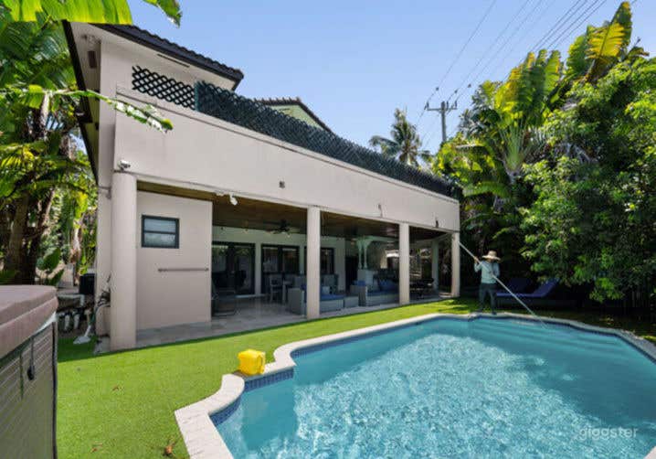  EXQUISITE WATERFRONT RETREAT: VILLA PERLA/POOL Photo 3