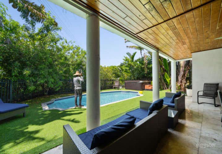  EXQUISITE WATERFRONT RETREAT: VILLA PERLA/POOL Photo 1