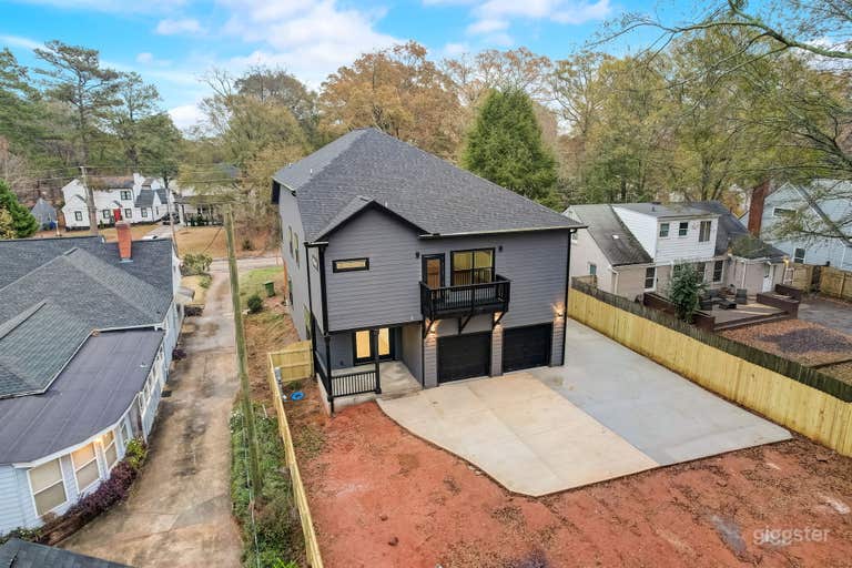  Beautiful Farmhouse Modern Home in Decatur 