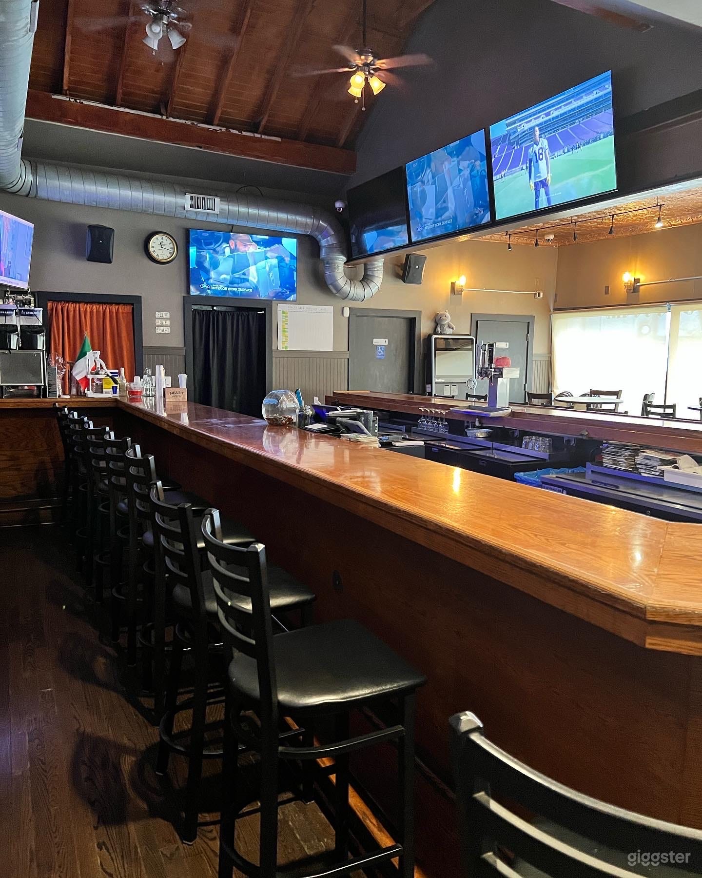 Small Neighborhood Bar/Restaurant Photo 4