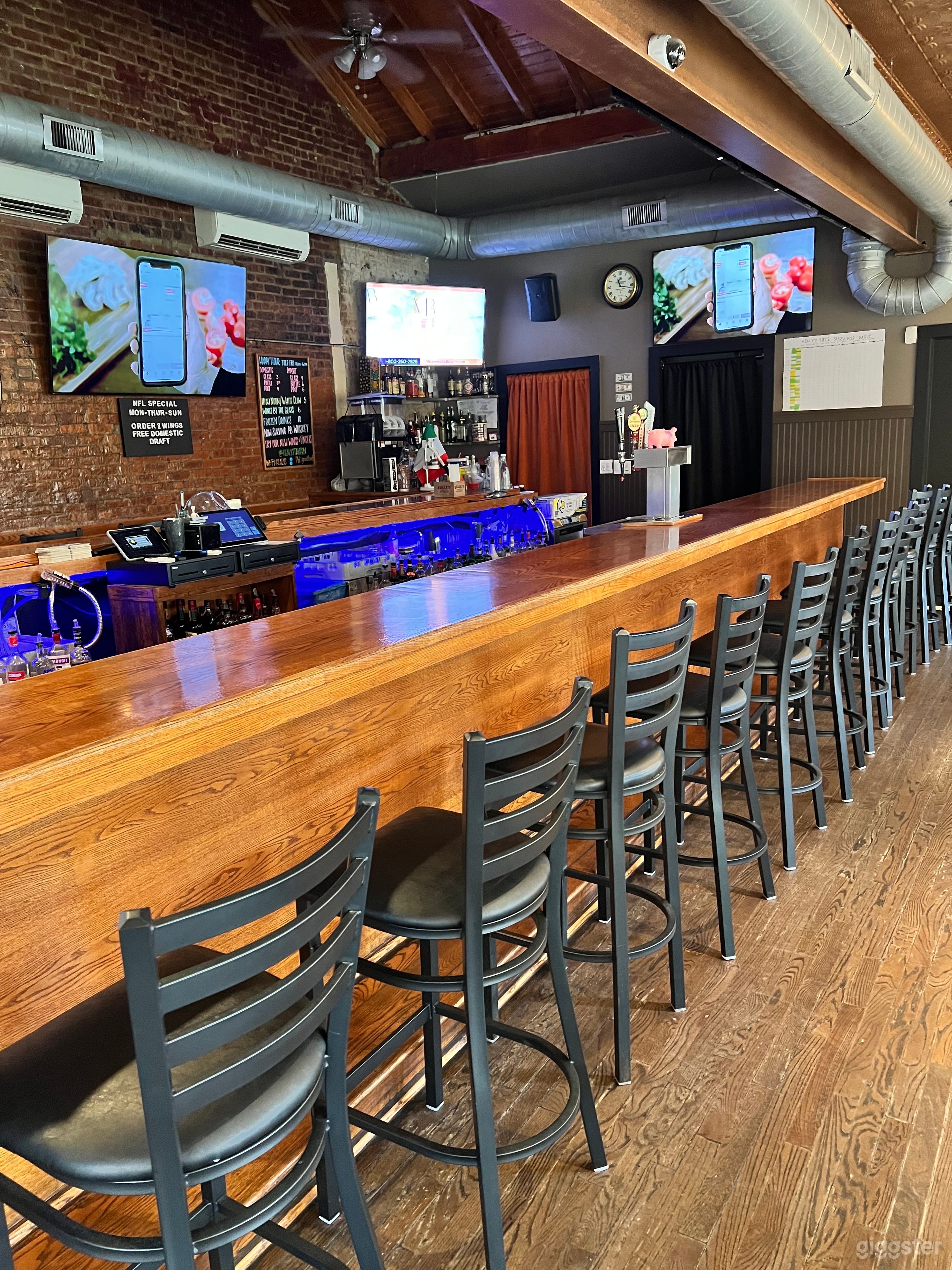 Small Neighborhood Bar/Restaurant Photo 2