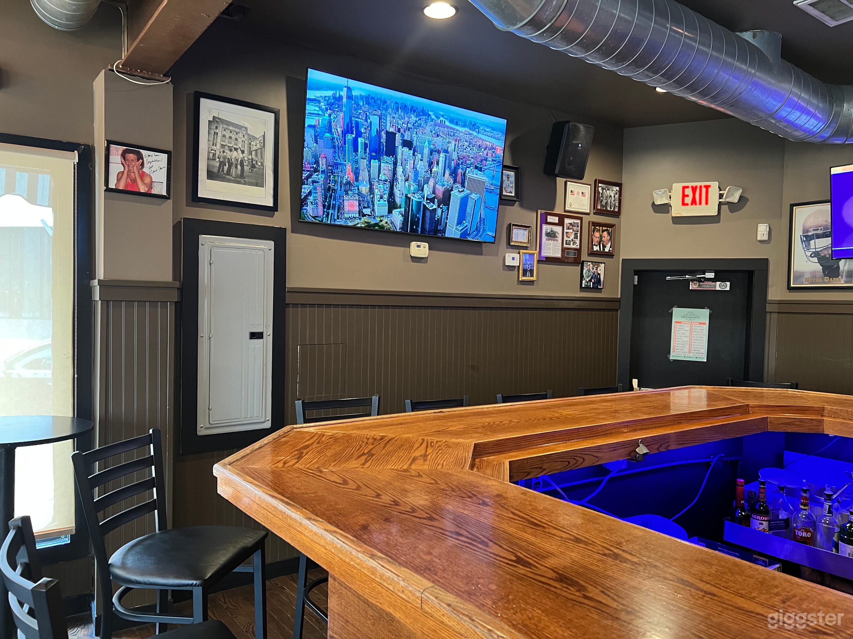 Small Neighborhood Bar/Restaurant Photo 3