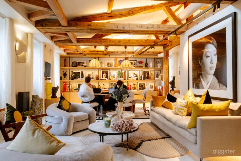 Stylish Parisian Loft Space w/ Natural Light 
