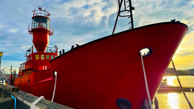 Iconic LV21 a 40m 500 tonne Historic Lightship 