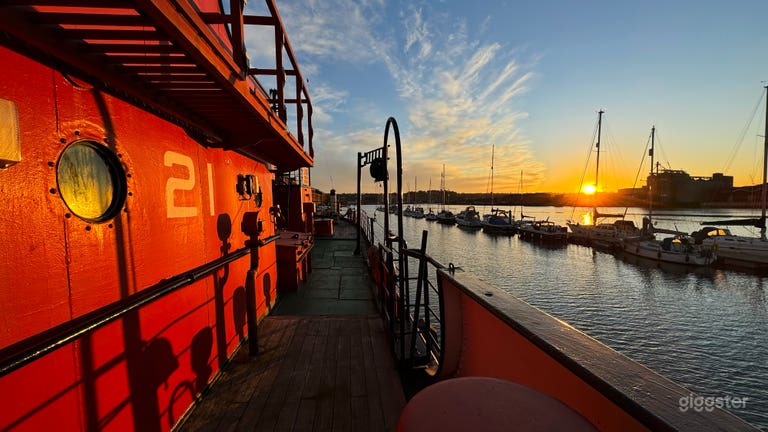  Iconic LV21 a 40m 500 tonne Historic Lightship 
