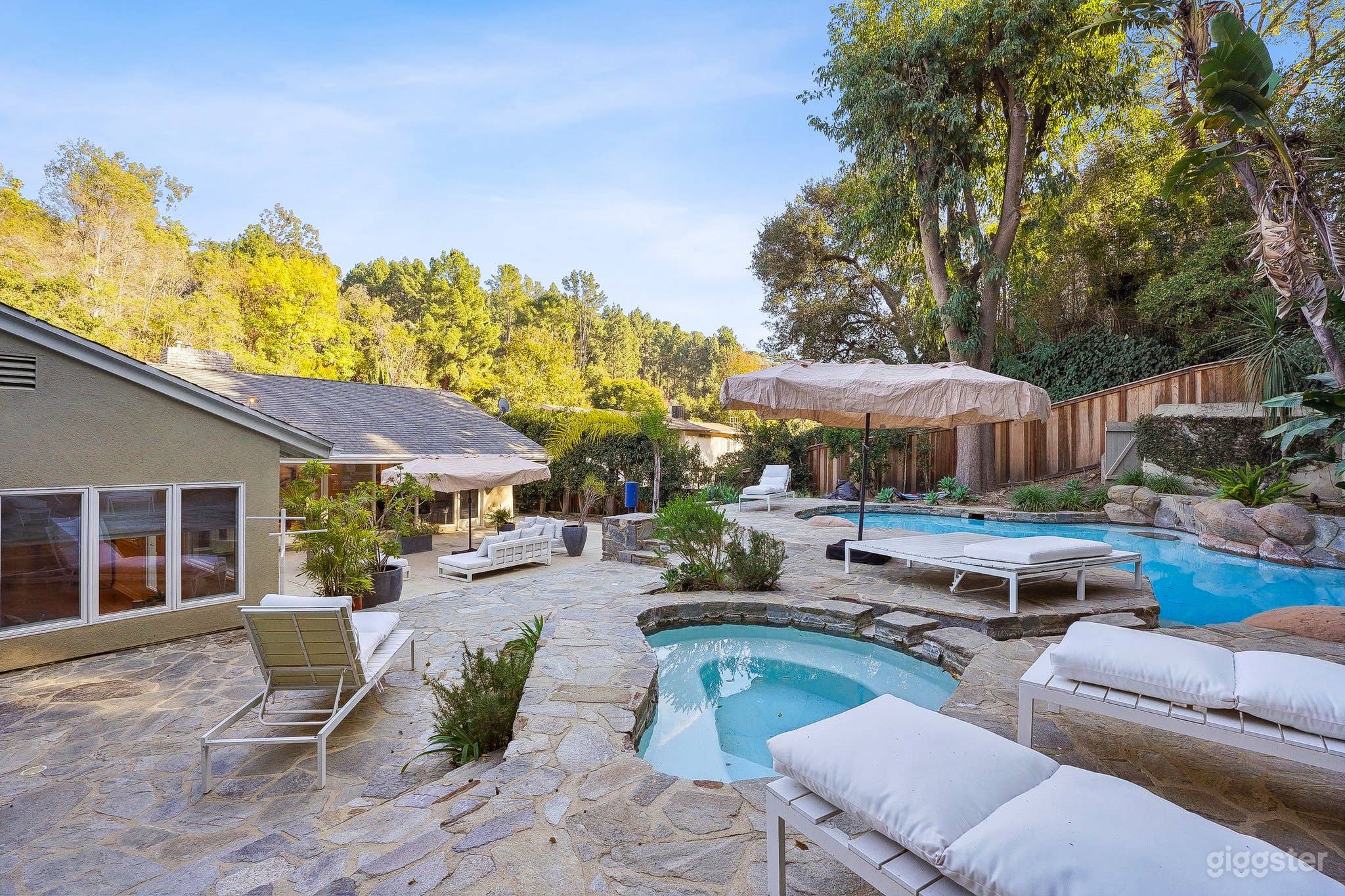   Private Pool with Scenic Views Photo 3