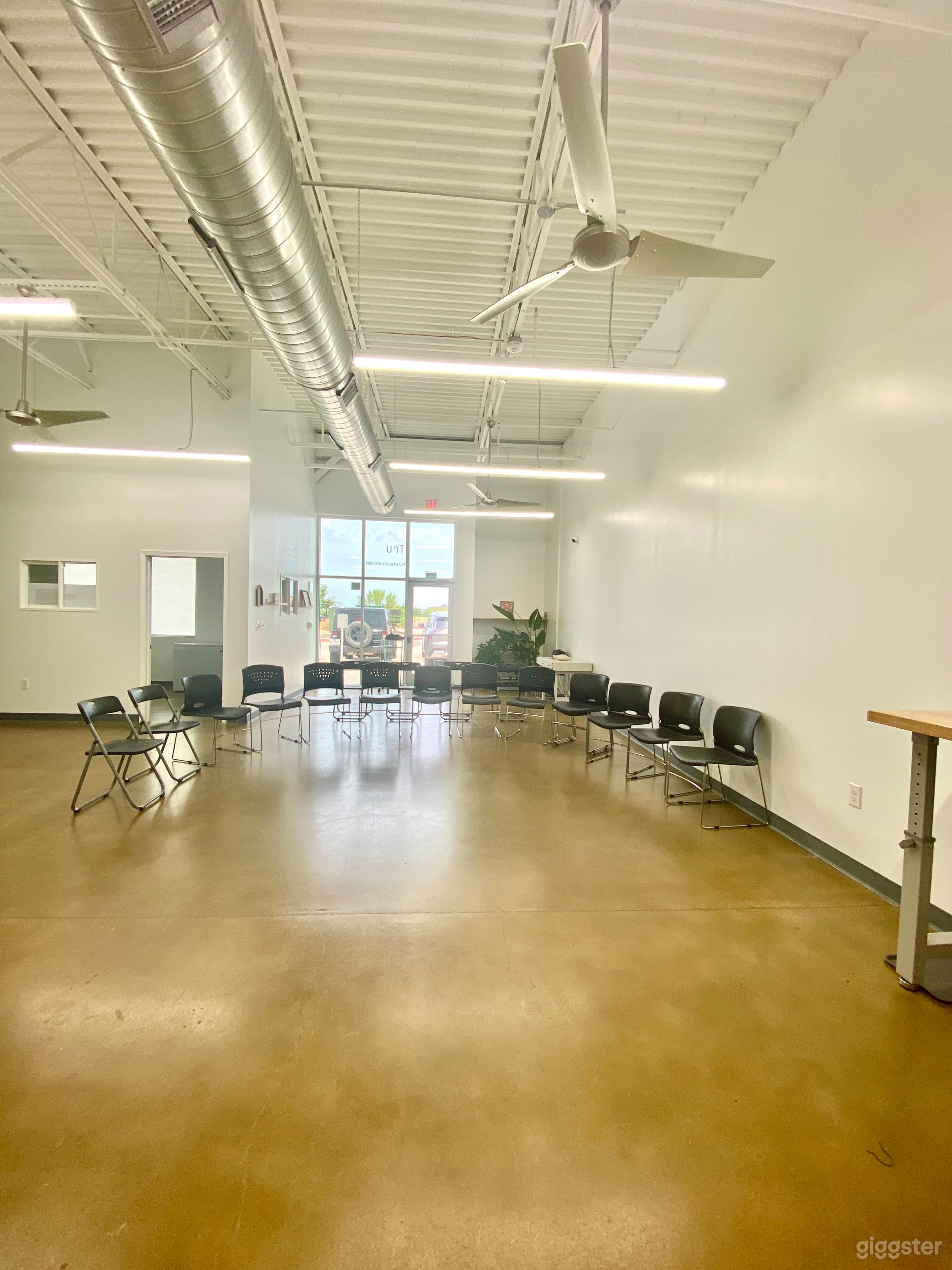 Bright & Spacious Versatile Space with optional Prep Kitchen Photo 4