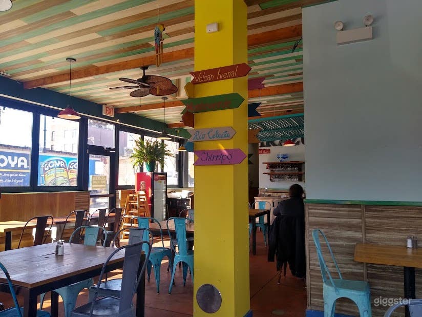 Looking west toward Milwaukee Avenue.