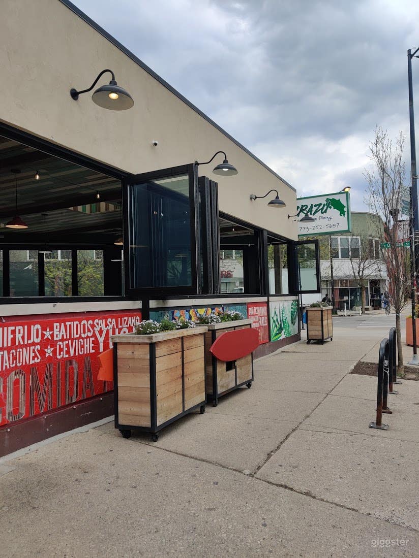 Looking SE along Milwaukee Avenue during day.