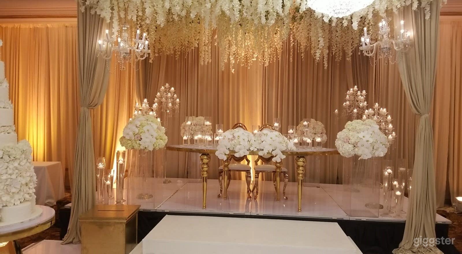 Сharming Banquet Hall in Plymouth Photo 4