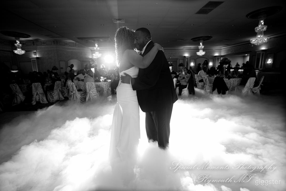 Сharming Banquet Hall in Plymouth Photo 3