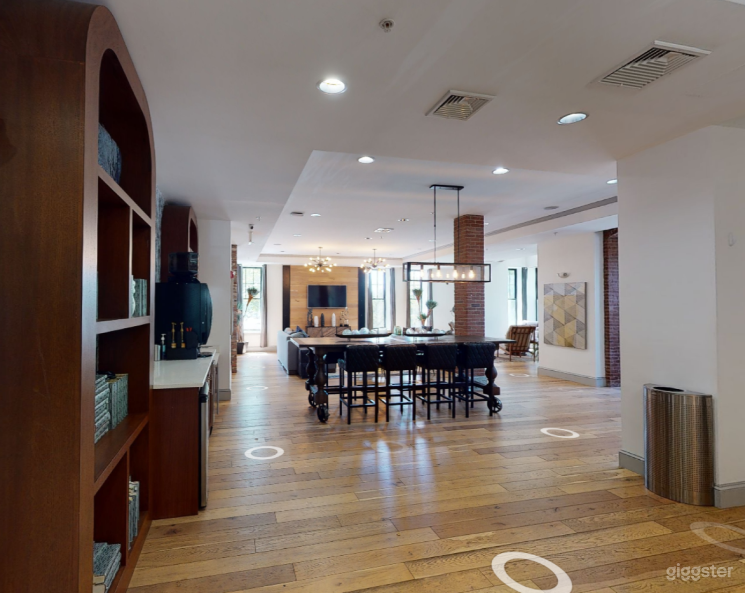 Rustic, Classy Lounge in Danvers Semi-Private Photo 4