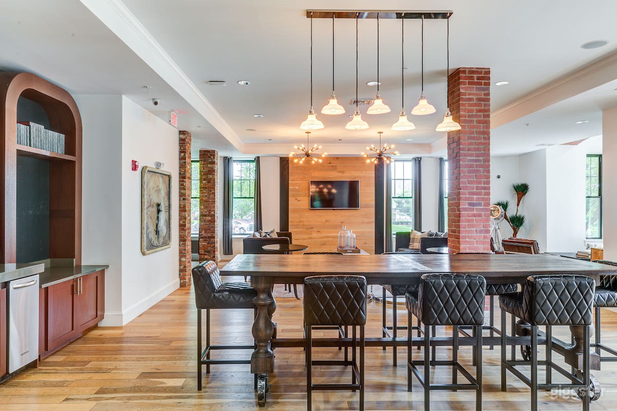 Rustic, Classy Lounge in Danvers Semi-Private Photo 2