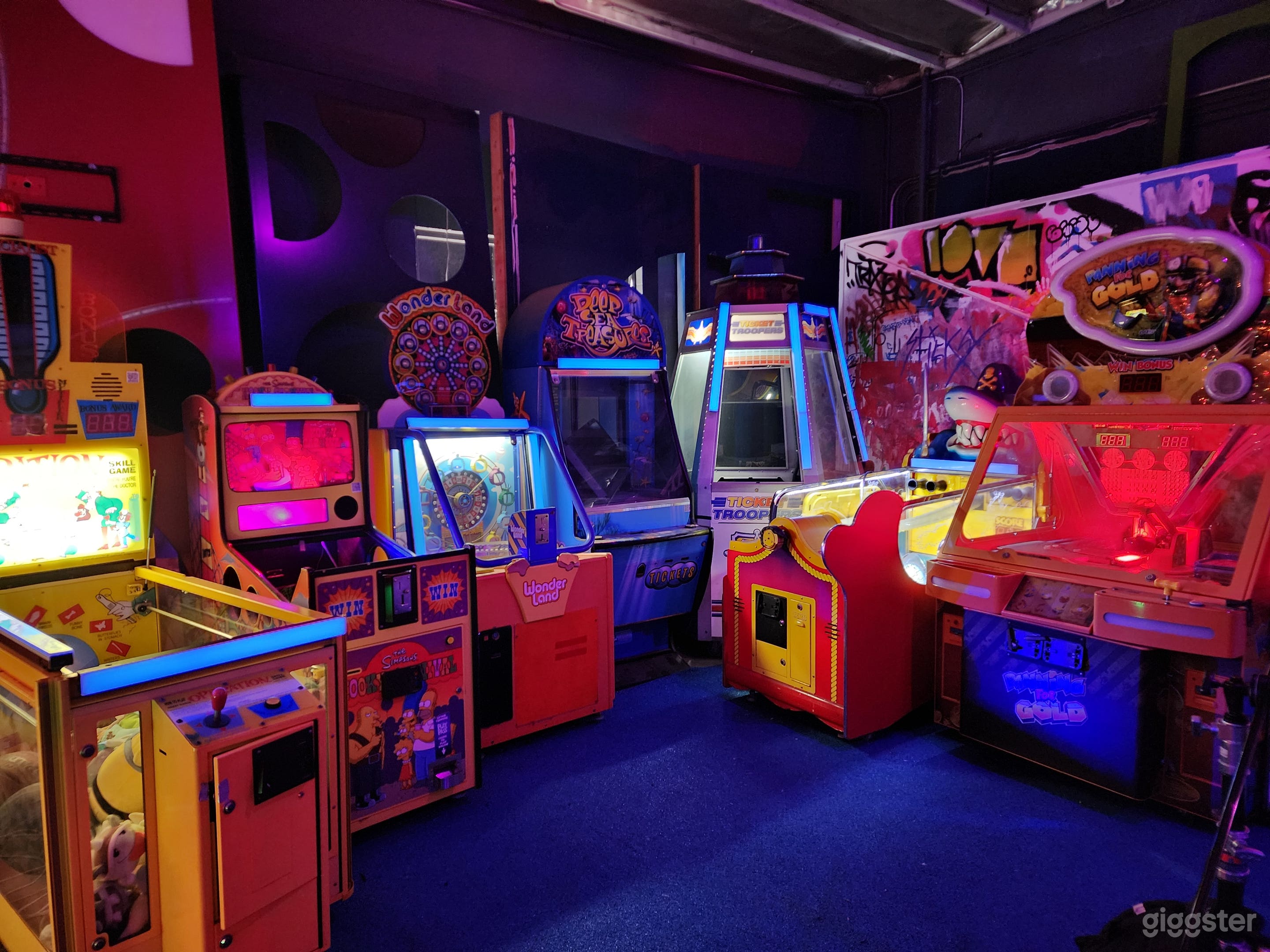 Fun Zone: Arcade/Gaming/Chuck E Cheese Set! Photo 2