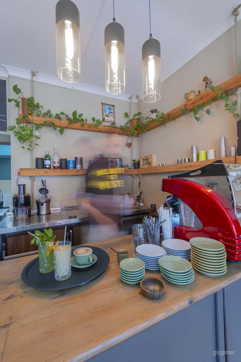   Gemütliches, modernes Café & Tagungsraum mit Außenterrasse 