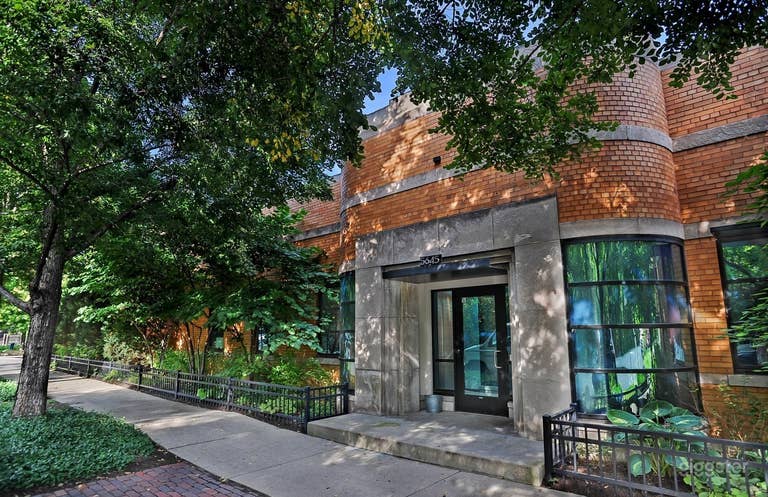  Fully-Equipped Gourmet Kitchen | Northside Chicago 