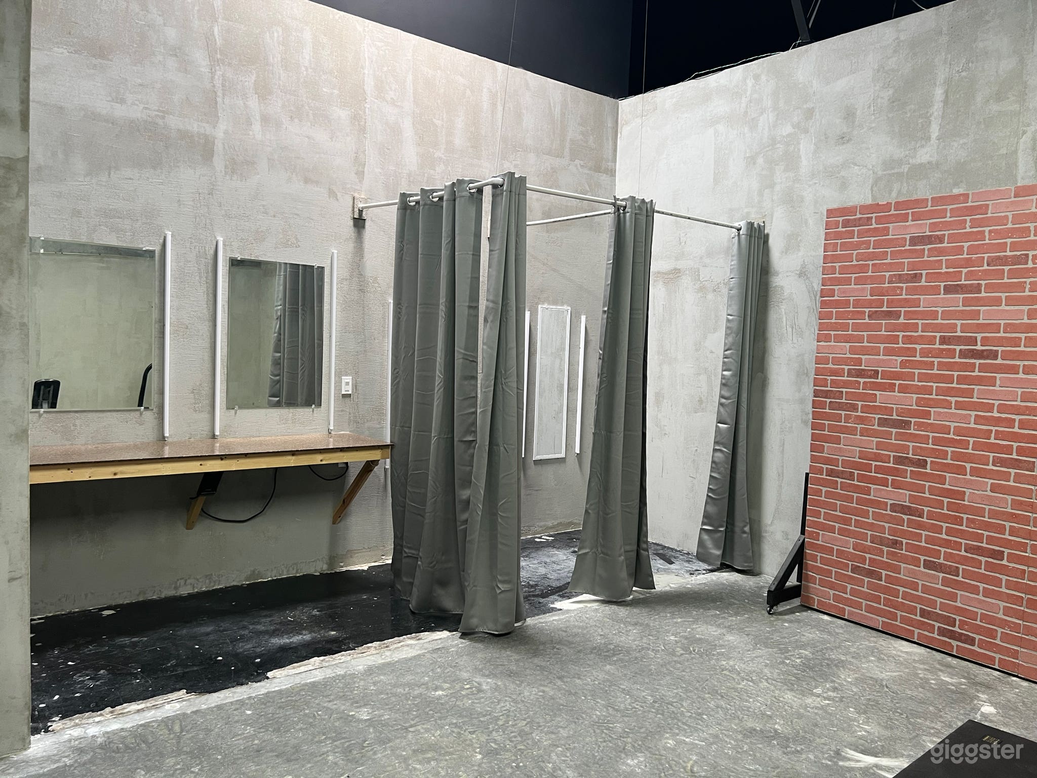 Modern Industrial Loft Studio with Fitness Set Photo 4