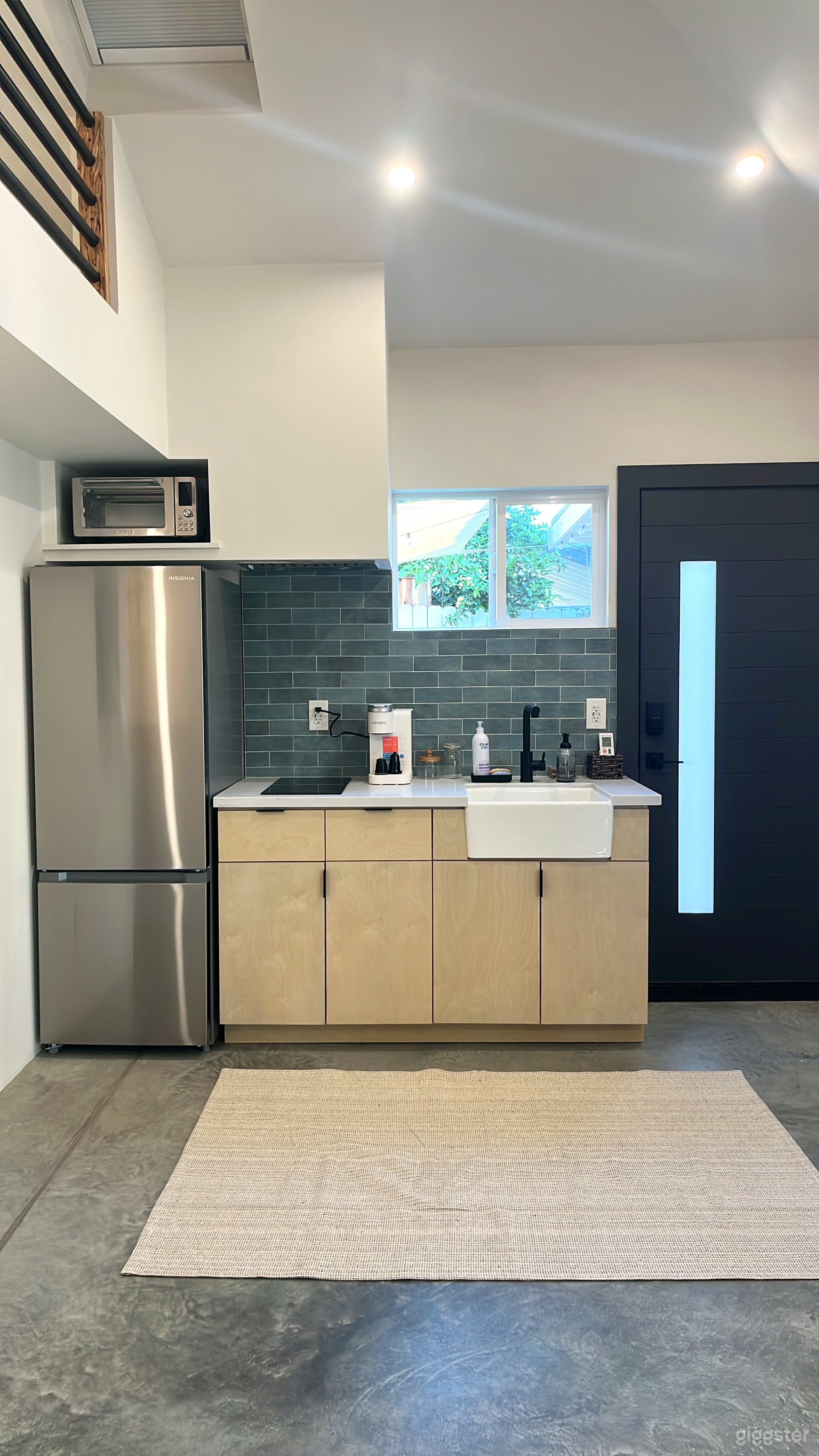 Modern Artist Loft Photo 4